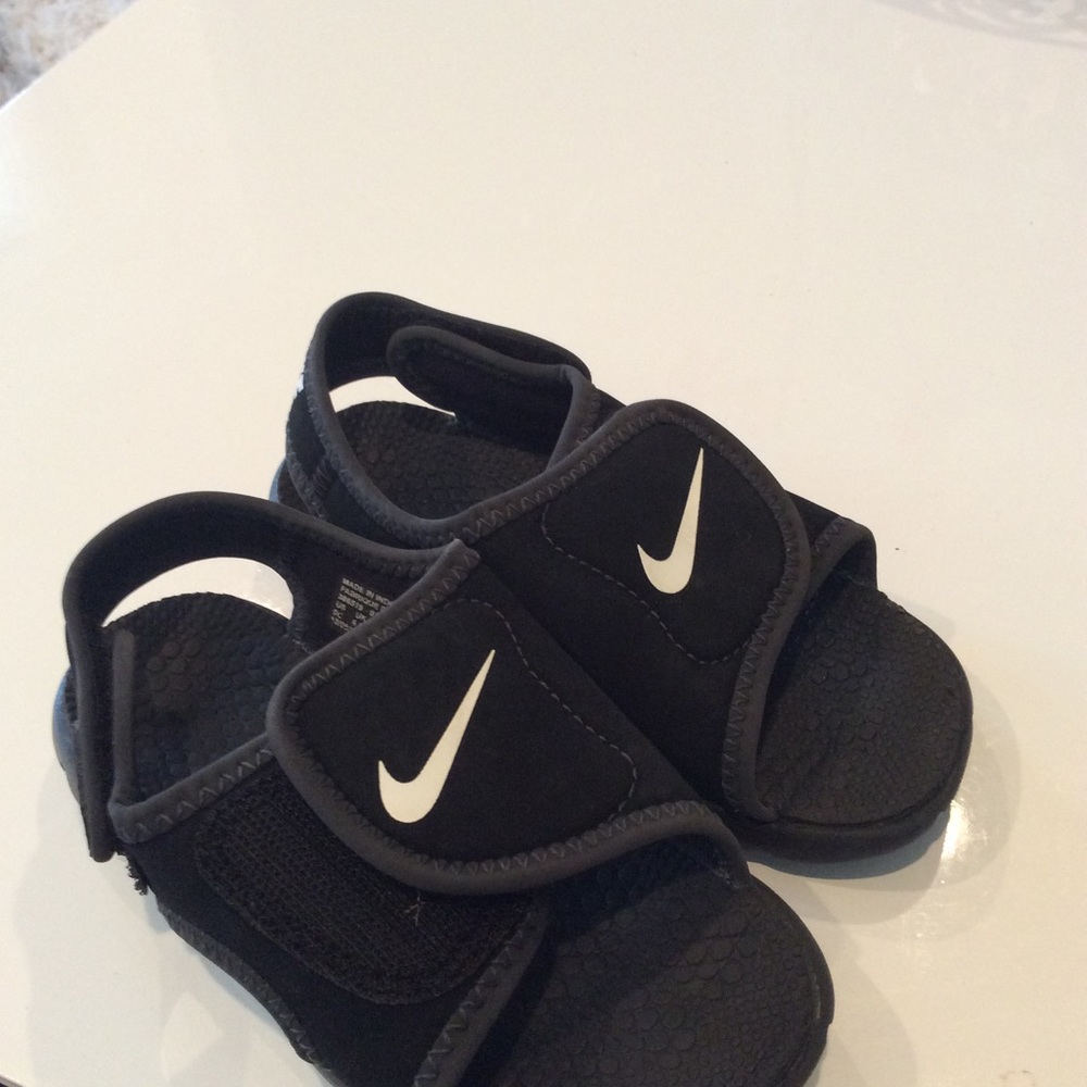 Nike boys sandals
